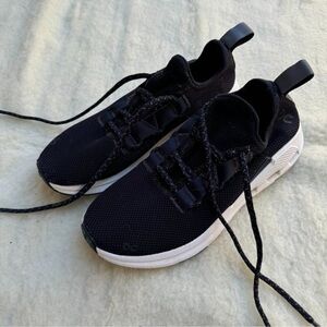 Women's Cloudeasy On Running Shoes size 9

good used condition